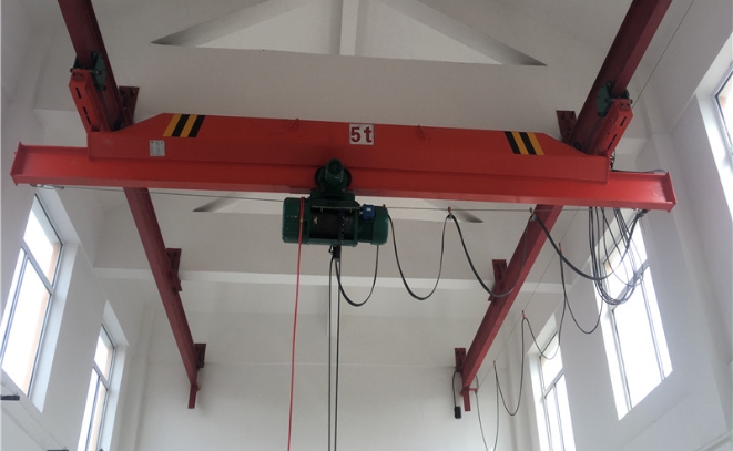 LX型電動(dòng)單梁懸掛起重機(jī)